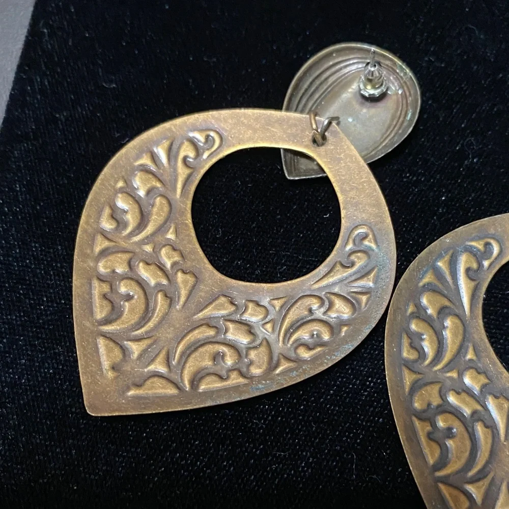 Elegant vintage pressed tin dangling Teardrop pierced Earrings - Picture 9 of 12
